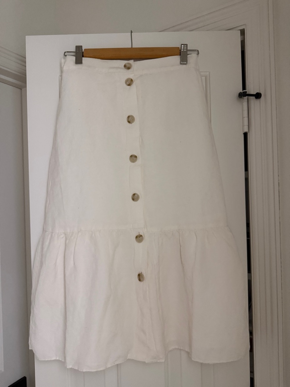 Brand new Loft White Button-Front Tiered Midi Skirt